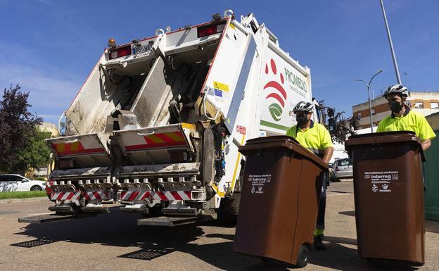 Promedio entrega a demanda los kits de reciclaje de basura orgánica