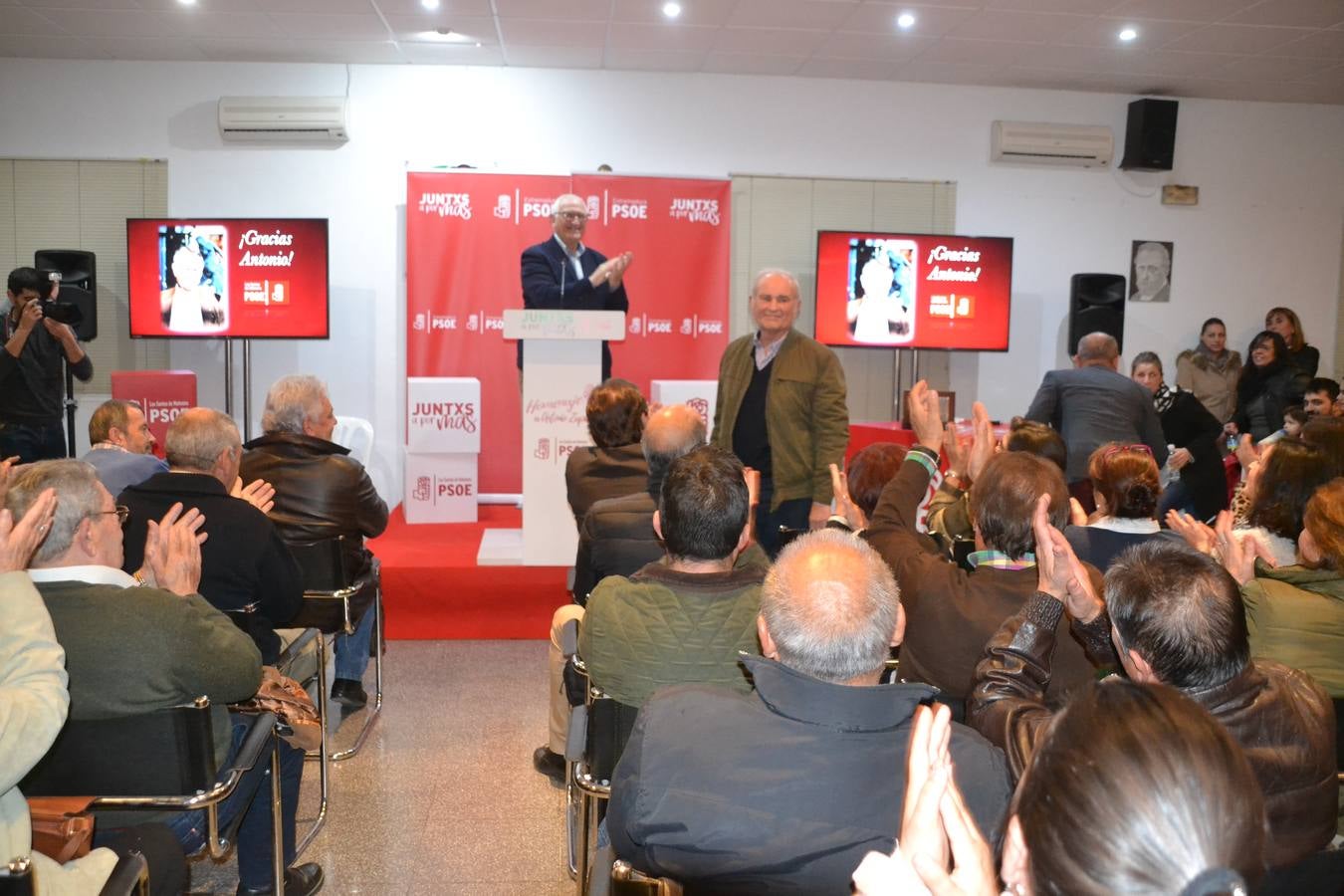 HOMENAJE A ANTONIO ZAPATA