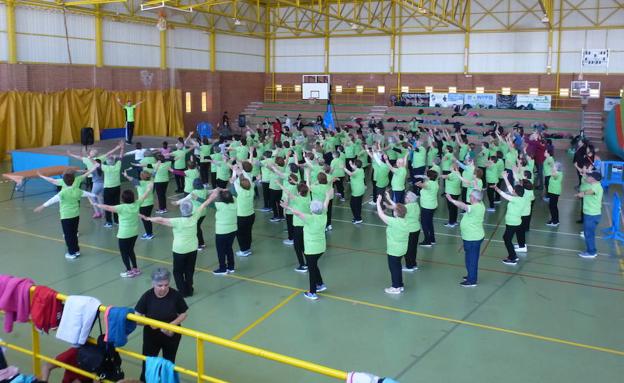 El verde invade el VI Maratón de Aerobic santeño