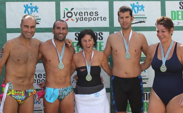 Gran actuación en el máster de aguas abiertas para los nadadores santeños