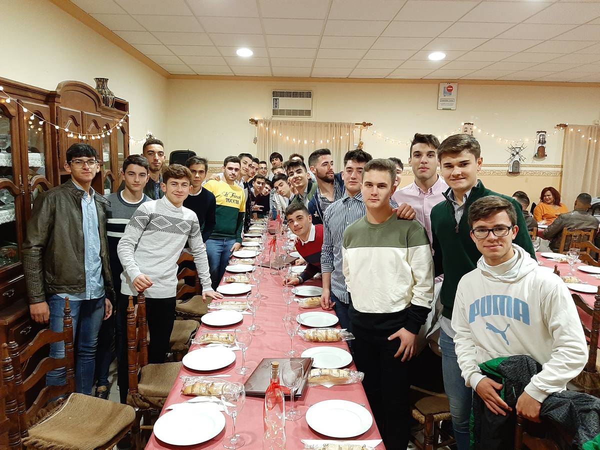 Los juveniles de la Estrella celebran la Navidad como primeros del grupo