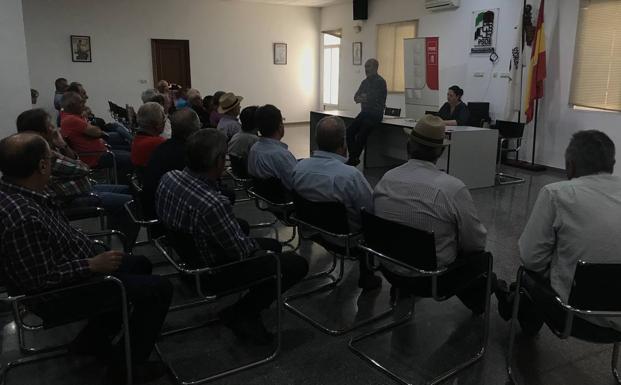 El PSOE homenajea en 1 de mayo a los trabajadores fallecidos por la pandemia y los que están en primera línea