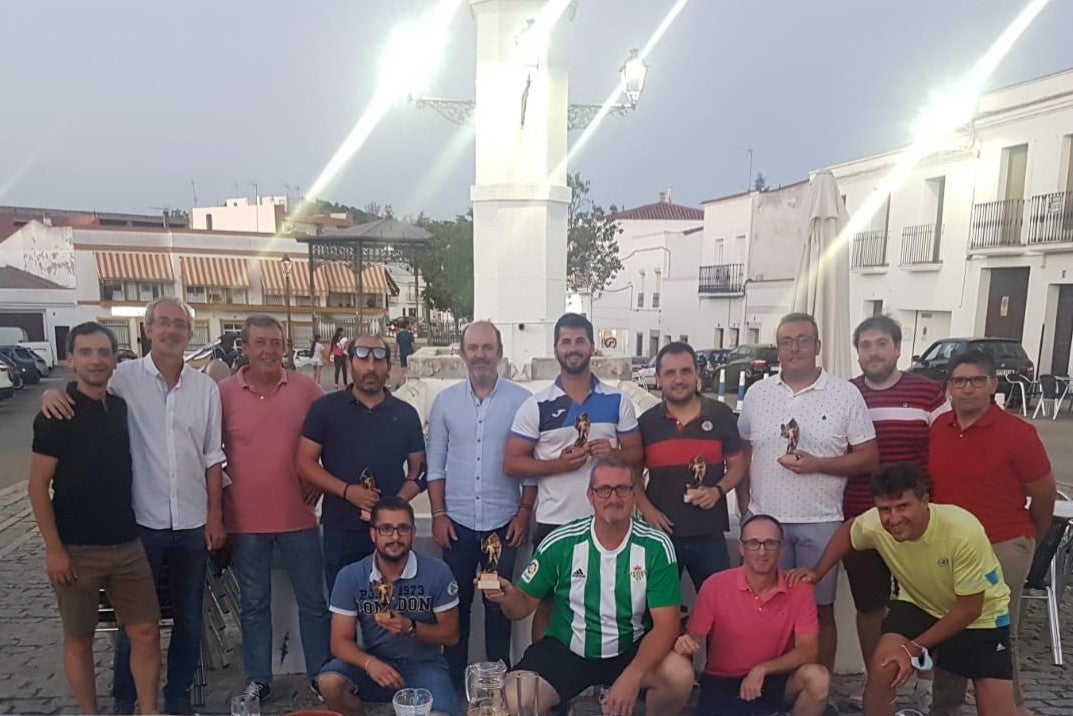 La Liga de tenis santeña entrega los trofeos de la temporada