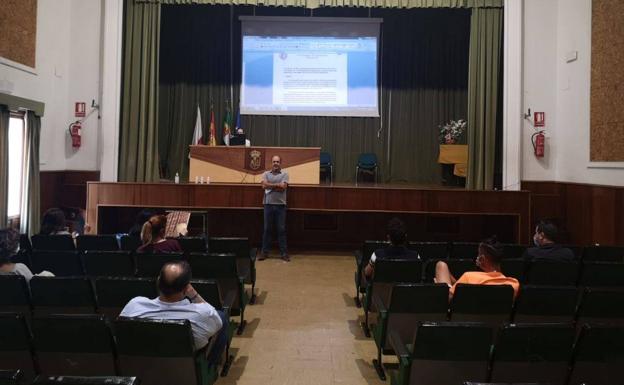 El ayuntamiento convoca las ayudas a asociaciones locales y a establecimientos hosteleros y comerciales para realizar actividades