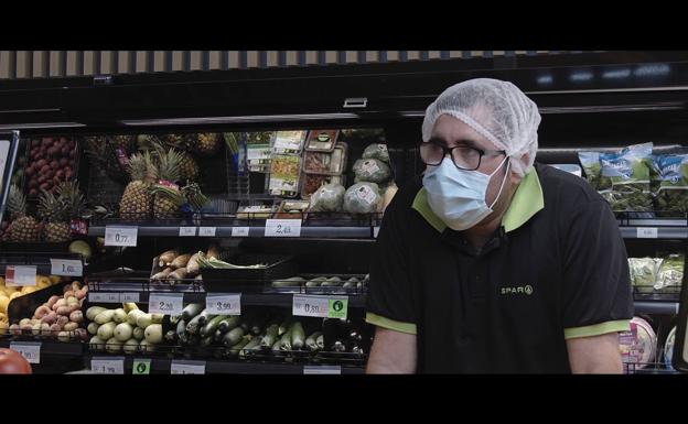 Un documental muestra cómo han vivido la pandemia los trabajadores esenciales de una cadena de supermercados