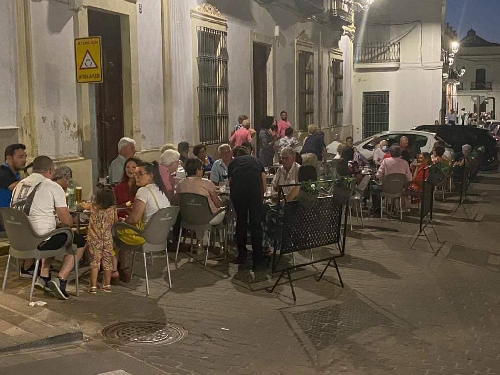 Se cierra el ocio nocturno- discotecas y bares de copas- y se prohibe fumar al aire libre