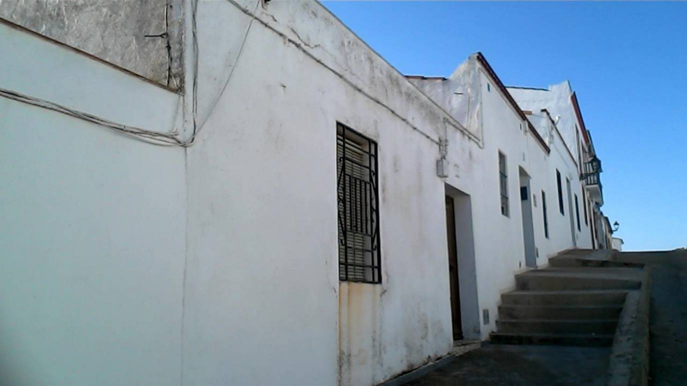 Los vecinos de la calle San Cristóbal solicitan al Ayuntamiento vigilancia y desinfección