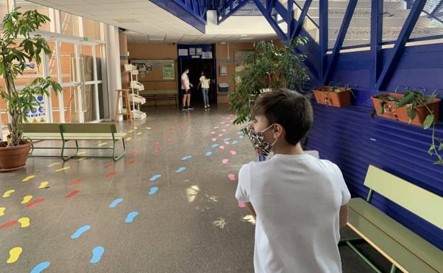 Un aula del instituto pasa a recibir clases on line por el positivo de una alumna y el cierre de Almendralejo