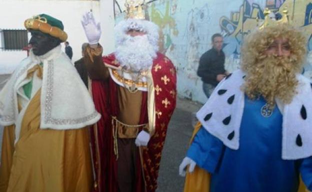 Salud Publica No Permite Que Los Reyes Magos Recorran Las Calles Santenas En Sus Tres Carrozas Moviles Los Santos De Maimona Hoy