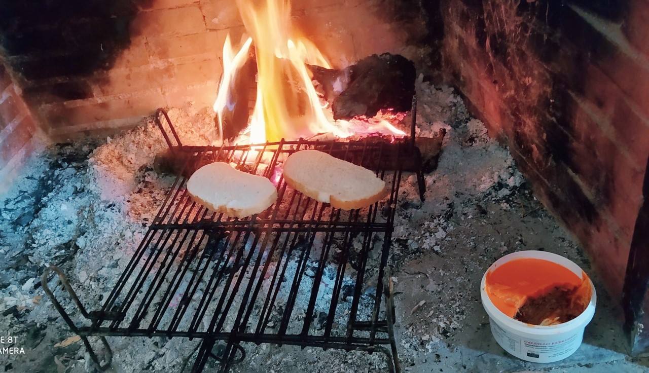 Diputación concede 2.000 euros al proyecto de la Oficina de Turismo 'El Piropo Blanco en Postales'