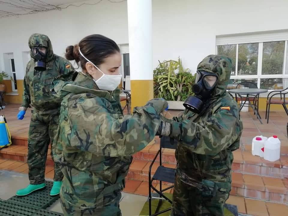 Un grupo de militares vuelve a la Residencia para tareas de desinfección