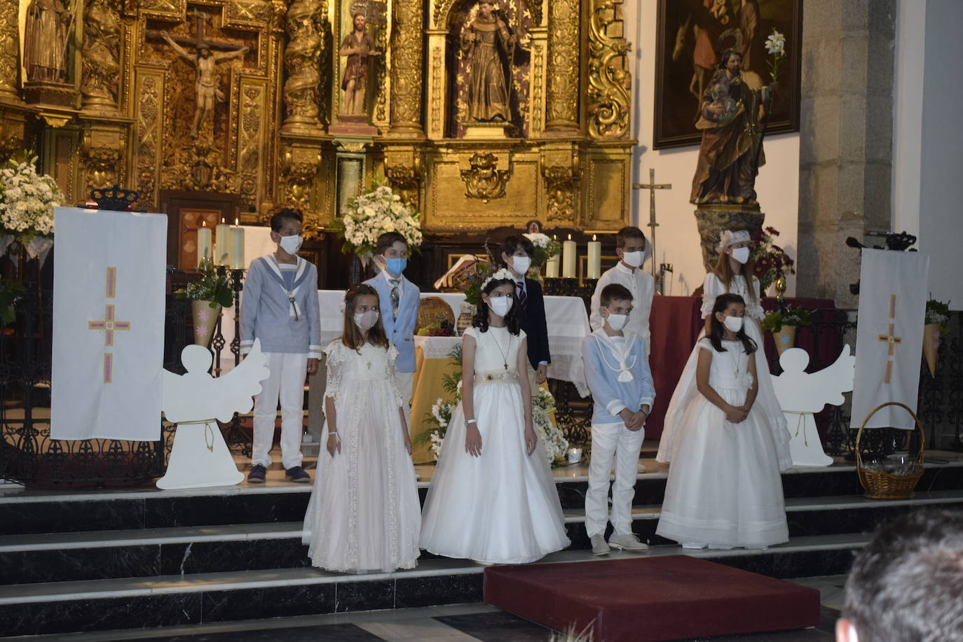 Otros nueve niños han celebrado este domingo, en la Parroquia, su Primera Comunión