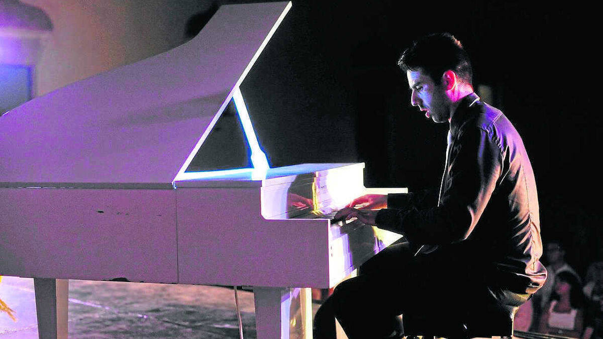 El concierto de piano de Diego Valdivia cierra esta noche la entrega de los premios 'Los Santos Excelente'