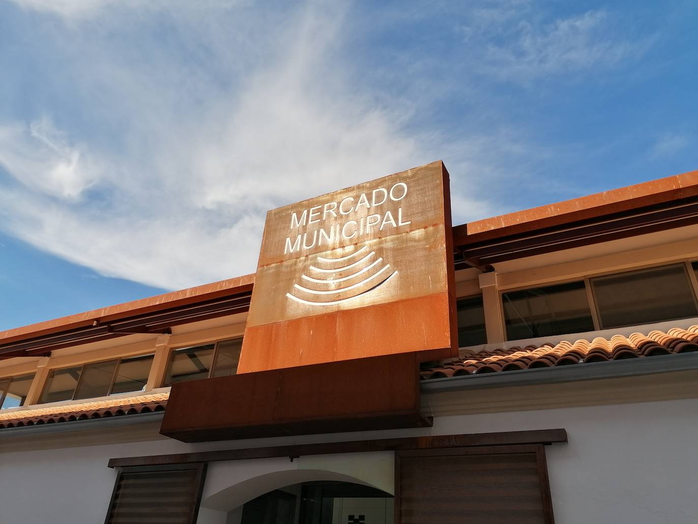 El Mercado de Abastos tiene una gran afluencia los sábados gracias al mercadillo