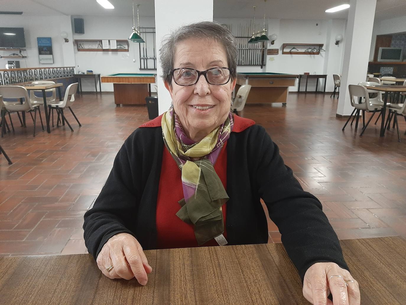 En el Hogar de Mayores funciona un aula de ortografía y escritura que dirige la maestra Carmela Escalante