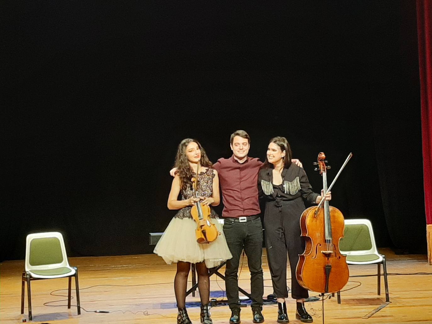Música en toda su esencia con el trío andaluz Happy Strings en el Monumental