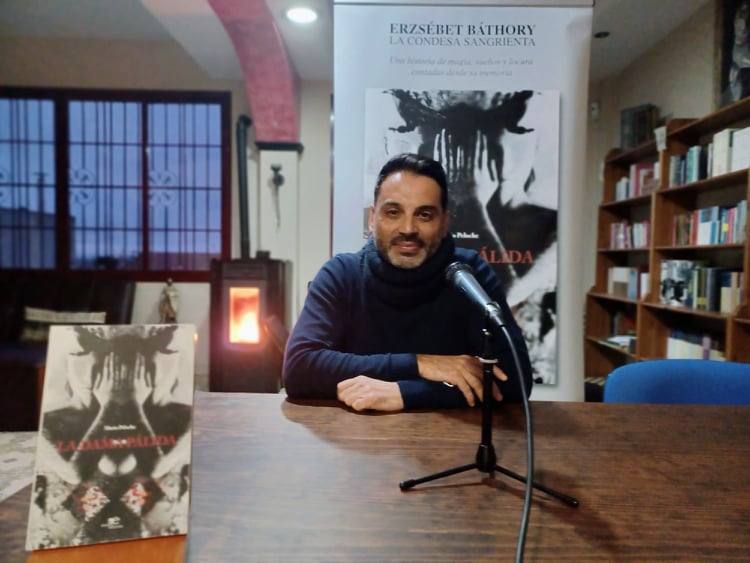Mario Peloche mantendrá un encuentro con lectores en la biblioteca