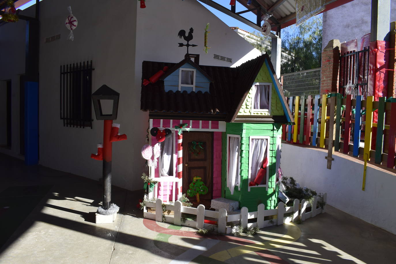 El colegio Mauricio Tinoco ya ha sido decorado para Navidad