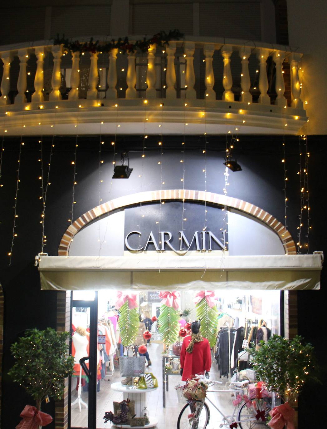 Carmín gana el primer premio del VII concurso de escaparates navideños convocado por el Ayuntamiento