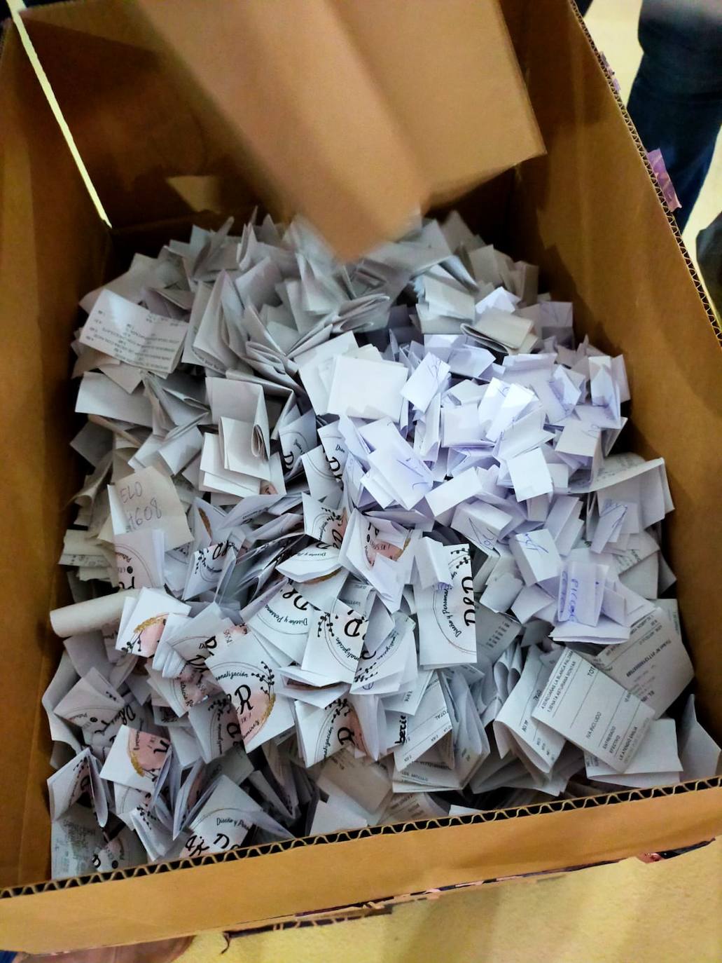 El domingo 2 de eneros se sortearon los 17 vales de compra del Pequeño comercio