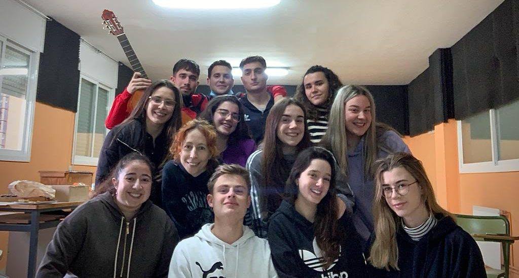 'Los chicos del Instituto' son la única murga santeña que subirá al escenario del Monumental