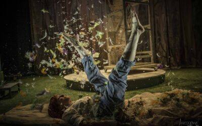 Sala Guirigai ofrece dos grandes funciones este fin de semana: 'La guerra de nuestros antepasados' y 'Olivia y las plumas'