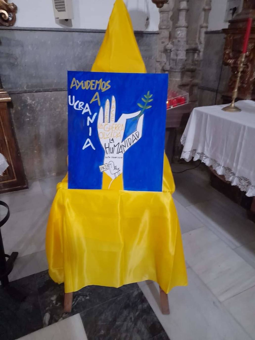 Una hucha por el pueblo de Ucrania en la Parroquia de Los Santos
