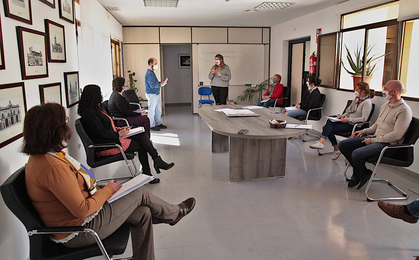 La Diputación de Badajoz dará subvenciones a municipios para reactivar la economía local durante 2022