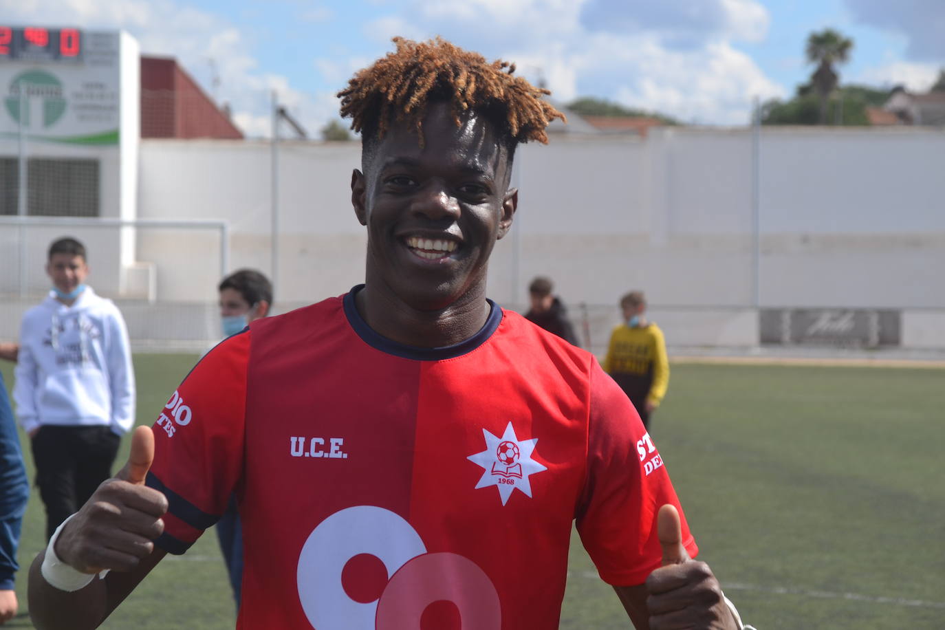 Sakó, un delantero angoleño con olfato de gol para la Estrella: «Vamos a ascender a tercera e igual me quedo»