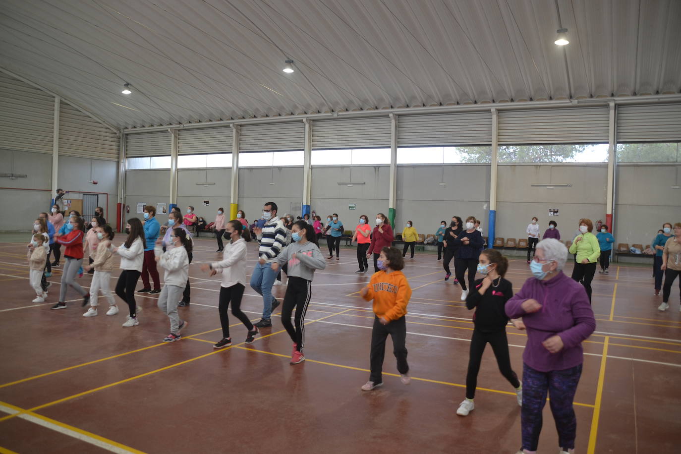 Buen ambiente en la maratón de Aerobic organizada este viernes en el Pabellón Antonio Luís Galea