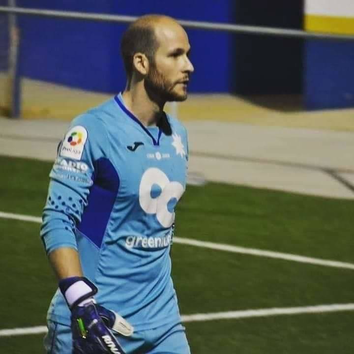 El portero de la Estrella, Ismael, no mejora de su lesión en una mano