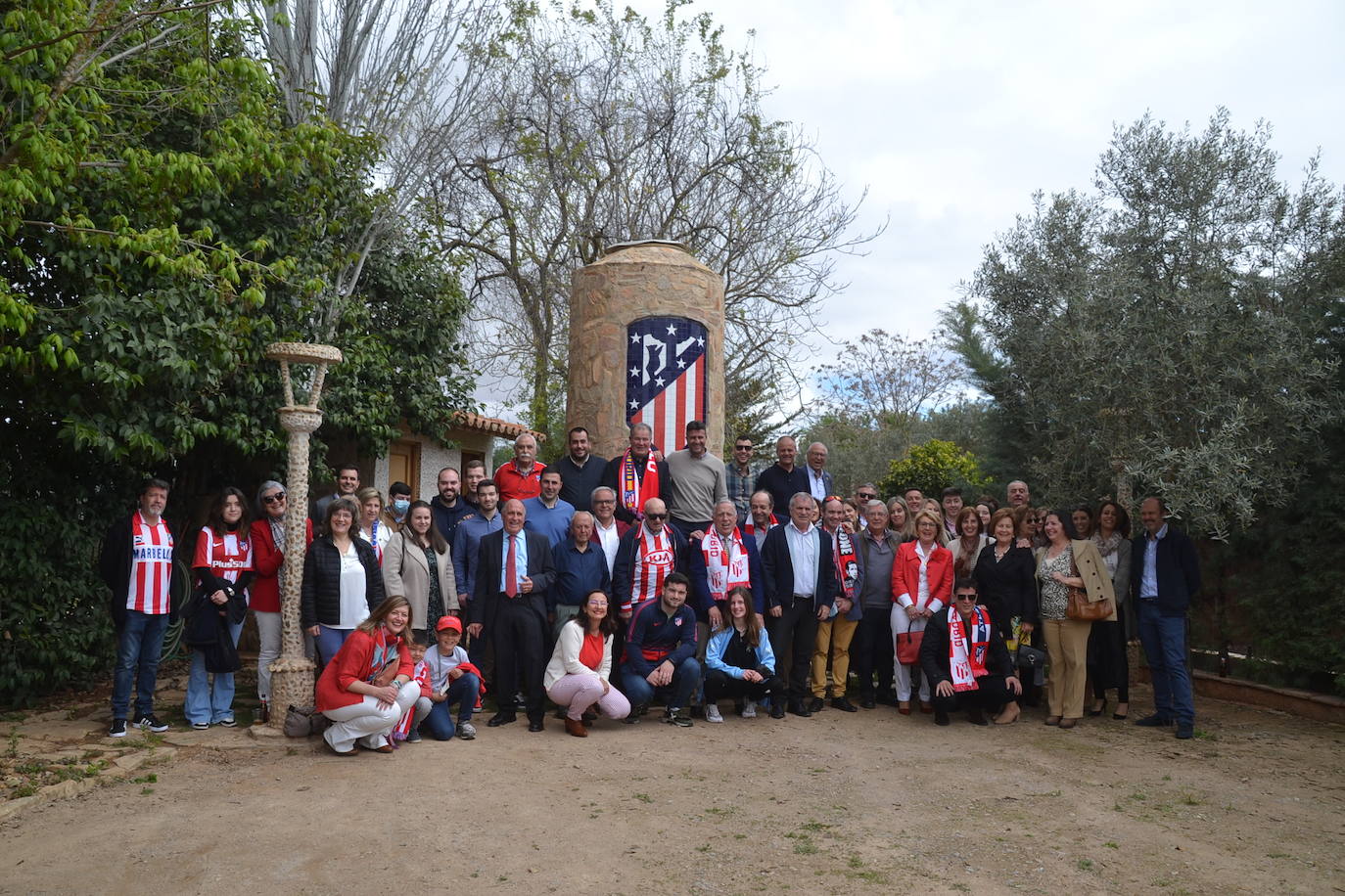 La Peña Colchonera Santeña celebró este sábado su gran fiesta con la reinaguración de su sede