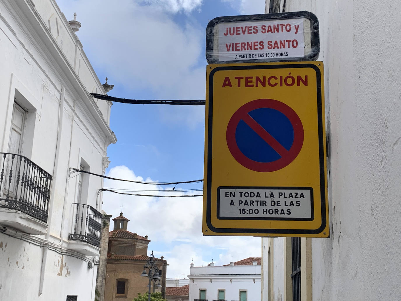 El jueves y el viernes santo no se podrá aparcar en la Plaza de España