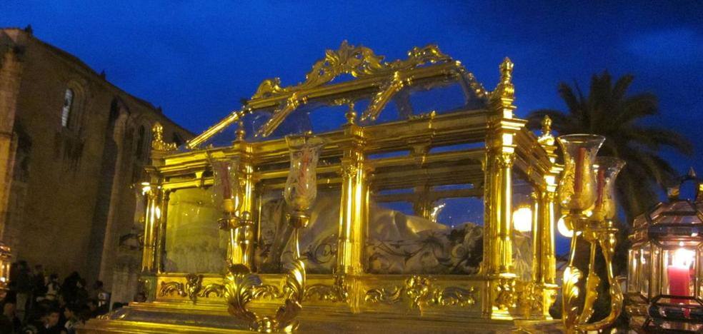 El Santo Entierro y la Soledad saldrán a las calles este Viernes Santo