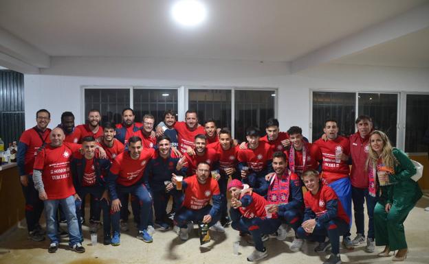 La Estrella ofrecerá este jueves a la Virgen de la Estrella su ascenso a Tercera División
