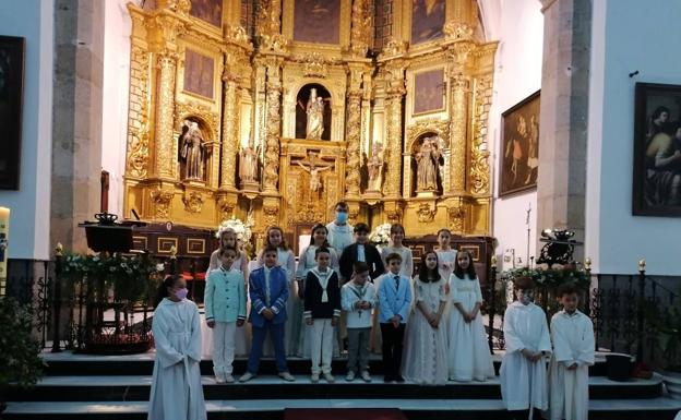 Este domingo se ha iniciado el ciclo de Primeras Comuniones en la Parroquia Ntra. Sra. de los Ángeles