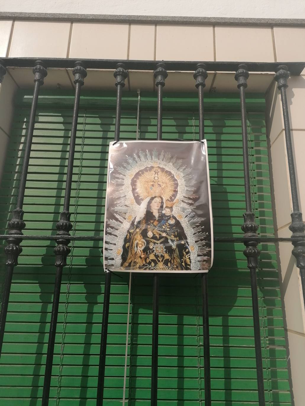 Los Santos, lleno de imágenes la Virgen de la Estrella en ventanas y balcones