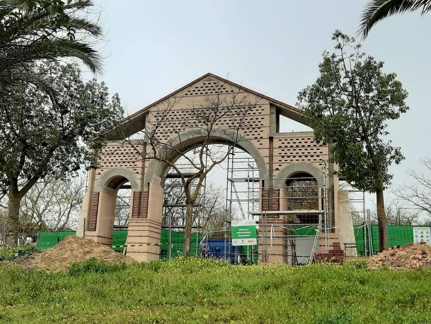 El arco de San Isidro en plena construcción 