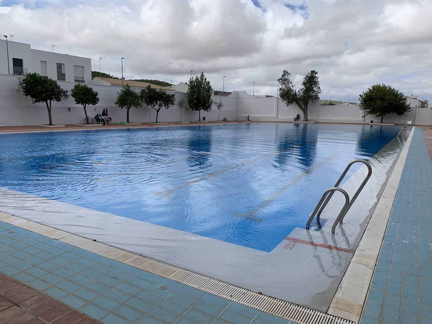 Publicadas las bases para la contratación de 6 socorristas y 2 diplomados en enfermería para la piscina municipal