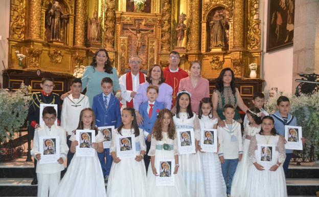 El quinto y último grupo de primeras comuniones, han recibido este domingo a Jesús Sacramentado