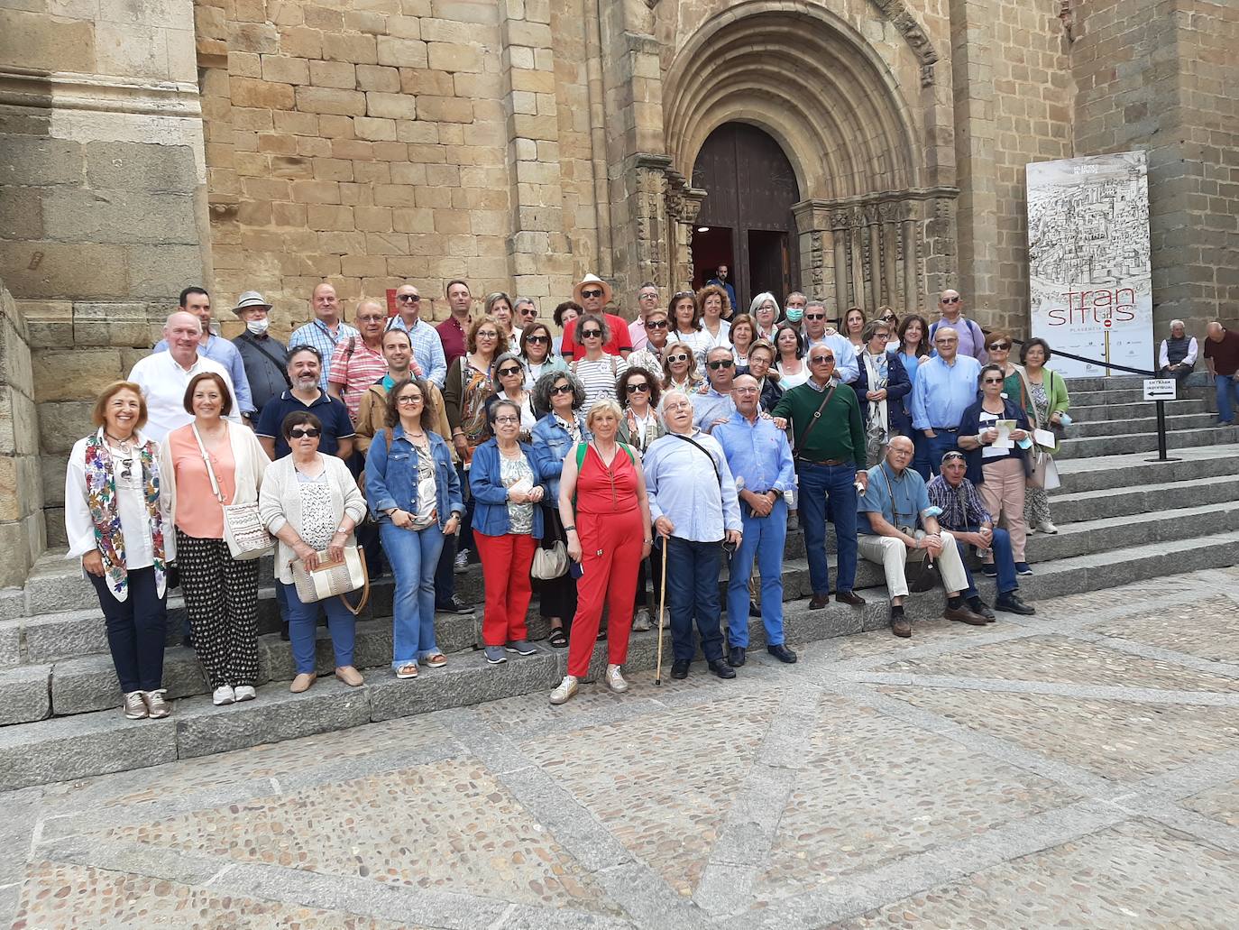 Un grupo de más de 50 personas visitó la exposición 'Las Edades del Hombre' en la catedral de Plasencia