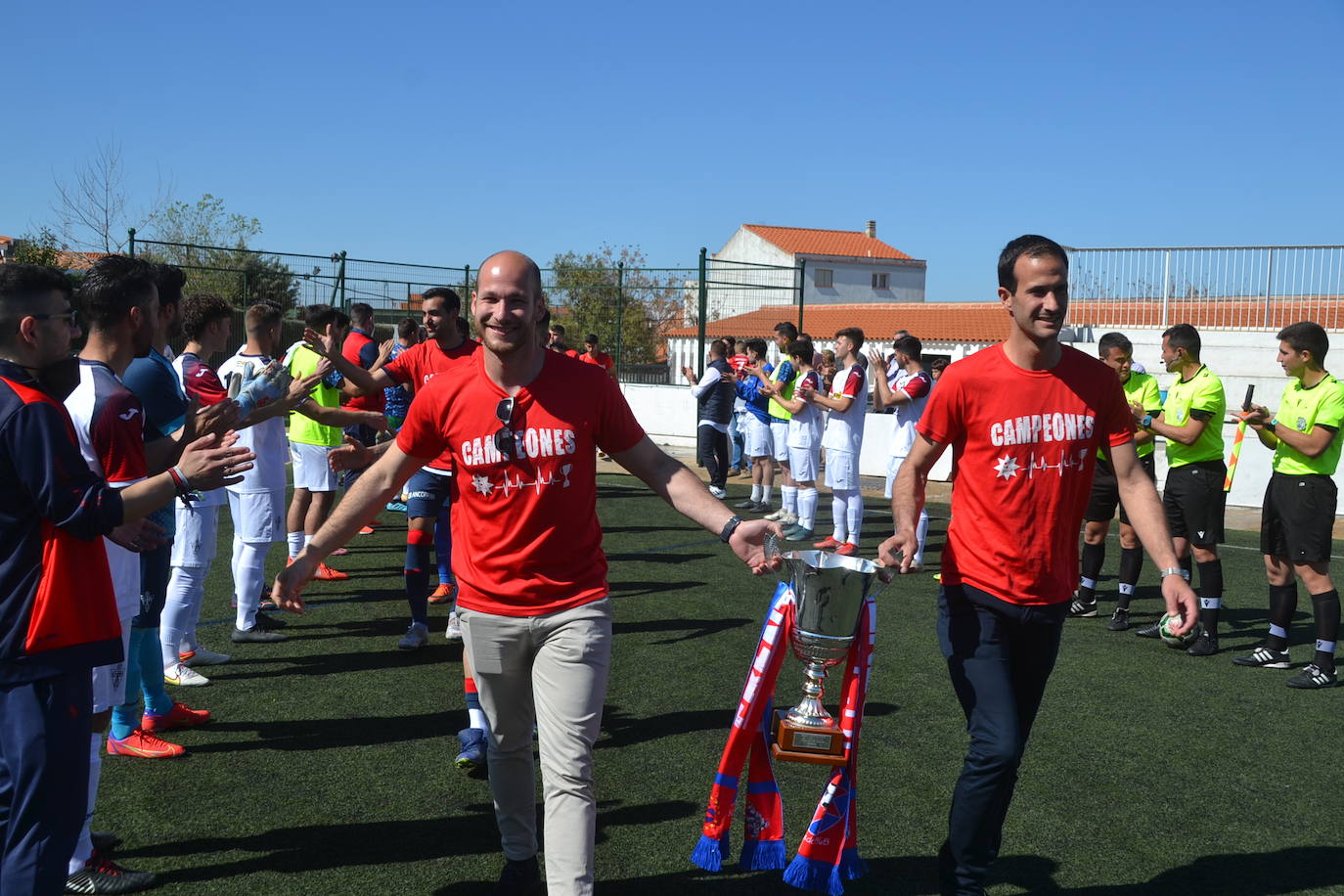 Los capitanes de la Estrella, Ismael y Ángel, han renovado por el club de sus amores