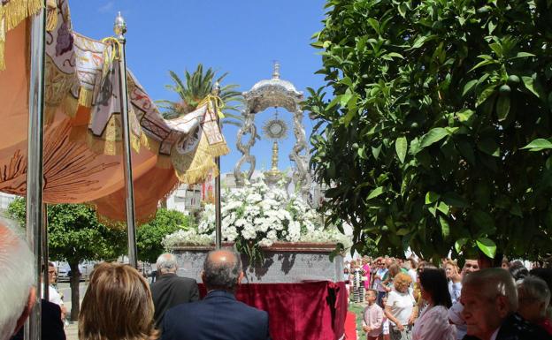 El día del Corpus congregó a centenares de santeños que vivieron con alegria la procesión del Señor