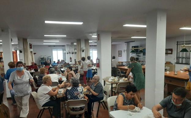 El Hogar de Mayores celebró, el pasado viernes, un desayuno saludable para todos sus socios
