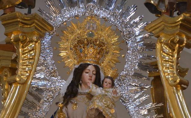 El Ayuntamiento pagará la nueva cabeza de la Virgen de la Estrella que ya está haciendo Miñarro