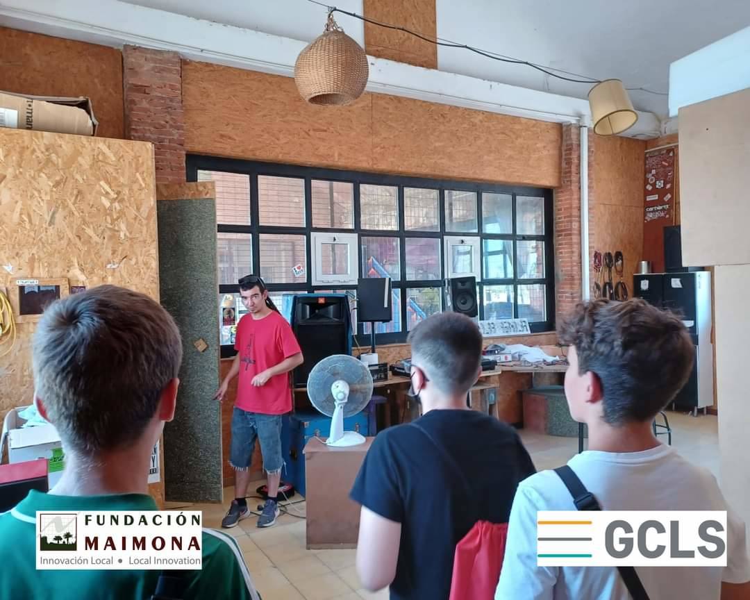 Un grupo de adolescentes conocen los grupos, colectivos y asociaciones de Los Santos