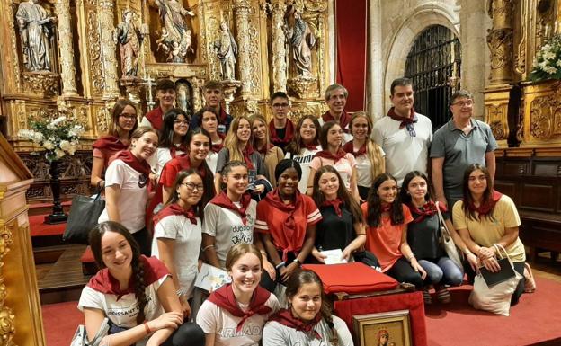 Un grupo de 23 jovenes de la parroquia iniciaron esta pasada madrugada el Camnino de Santiago
