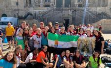 El grupo de jóvenes de la Parroquia de Los Santos llegaron este sábado a Santiago de Compostela