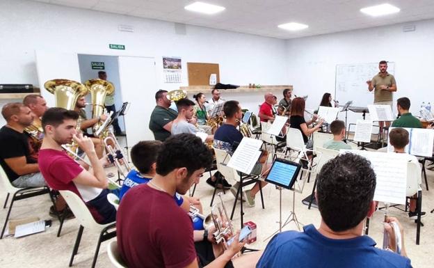 Resurge la nueva banda de música con Félix Soto como director: «el 90% son de Los Santos...hay futuro«