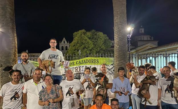 Unos 900 euros se recaudan para la restauración de la Virgen en la 'Nocturna con Podencos'